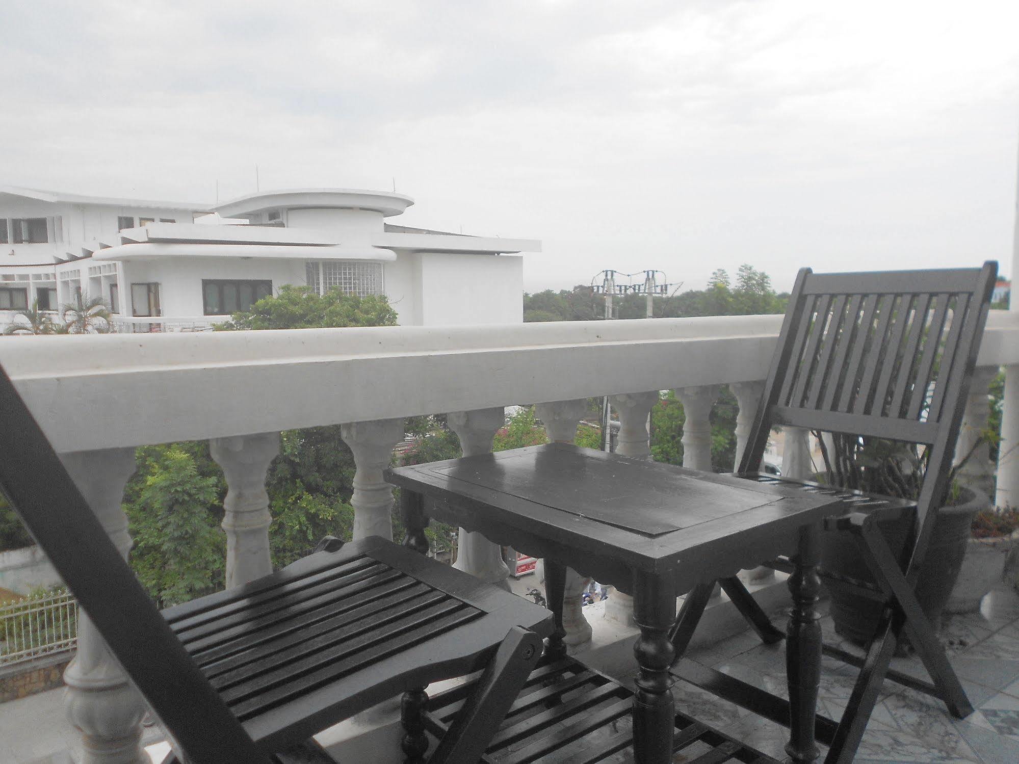 Hue Boutique Homestay Exterior photo